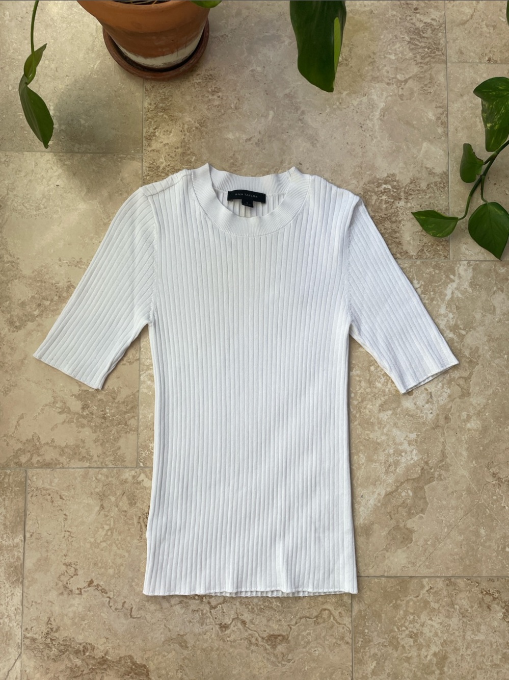 Ann Taylor White Ribbed Short-Sleeve Tee